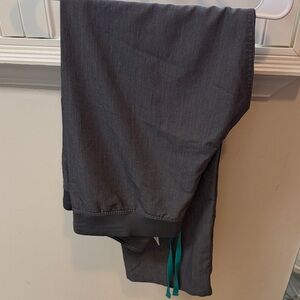 Figs Women's Scrub Pants in graphite Livingston large